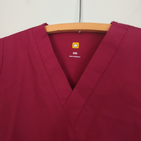 Wonder Wink | scrub top - Picture 4 of 7